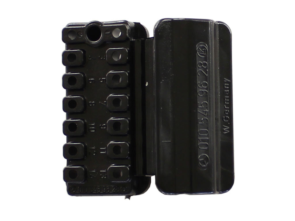 PLUG SOCKET Housing