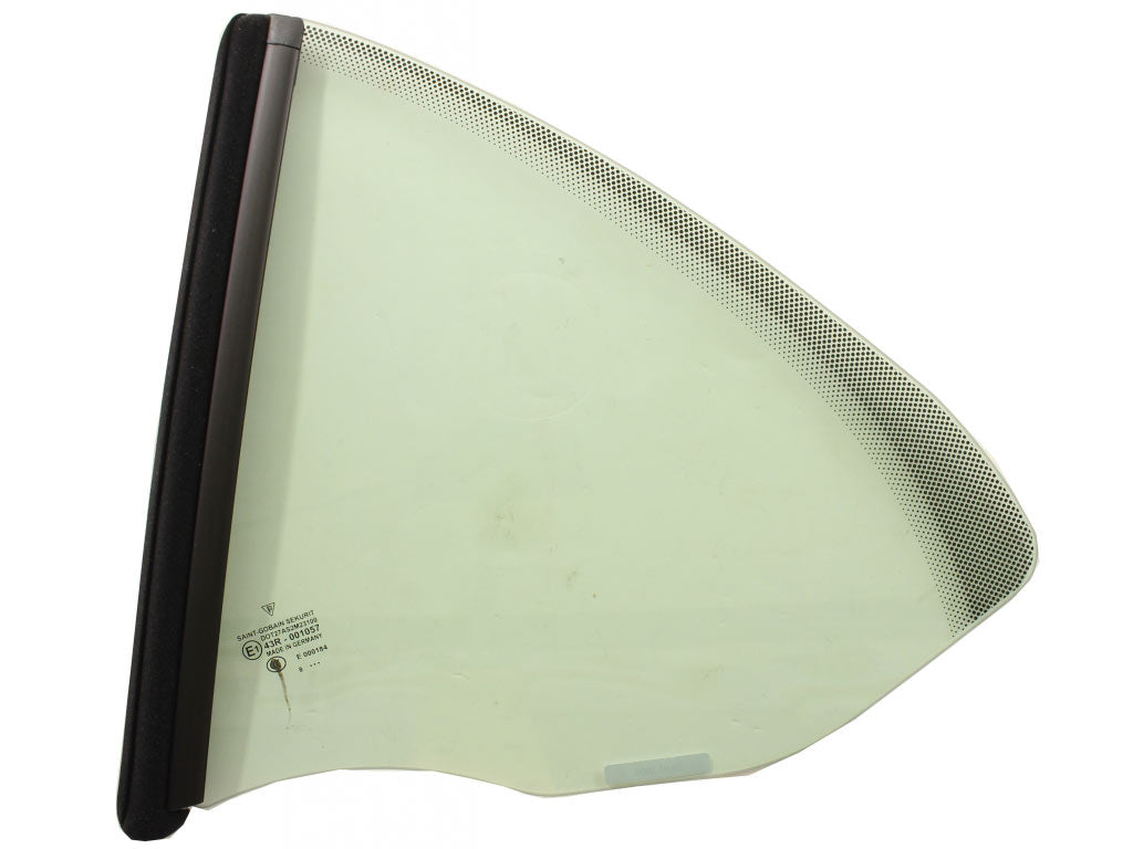 REAR SIDE WINDOW.