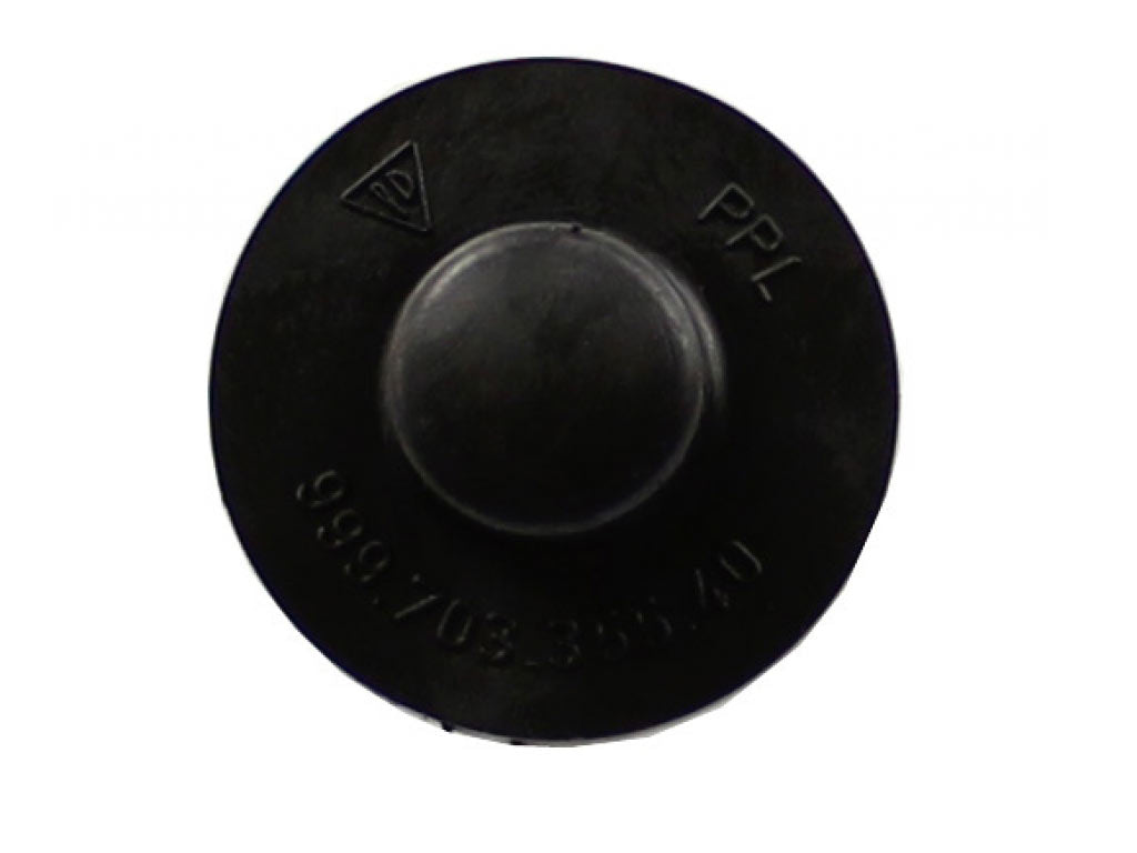 PLASTIC PLUG