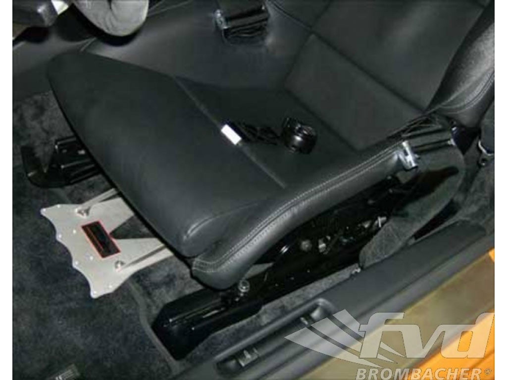 Universal fire extinguisher mount bracket for 997 GT2 seats