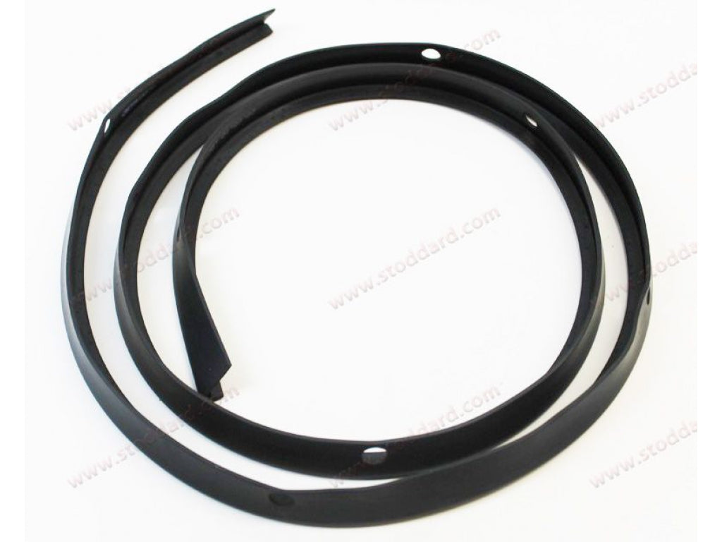 Seal, bumper to valance panel.