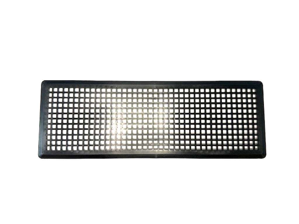 fresh air grill 914 between the wiper arms