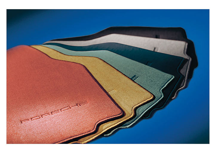 FLOOR MAT