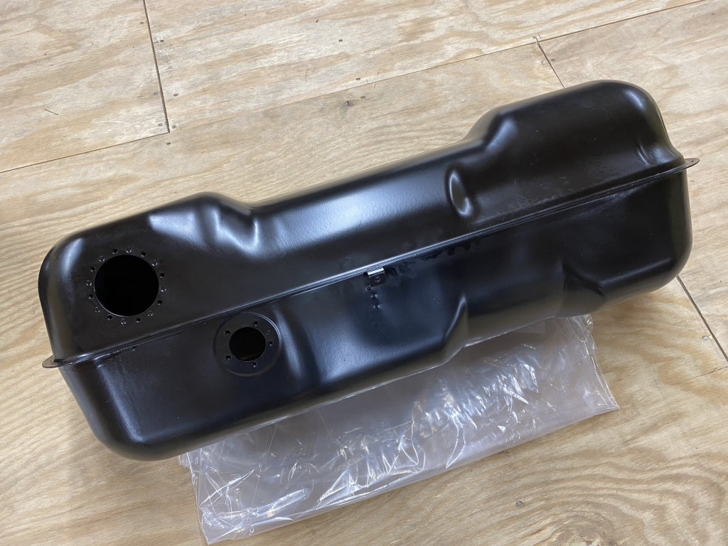 new 914 Fuel (Gas) TANK 1974.5-76 late with black screw on cap reproduction
