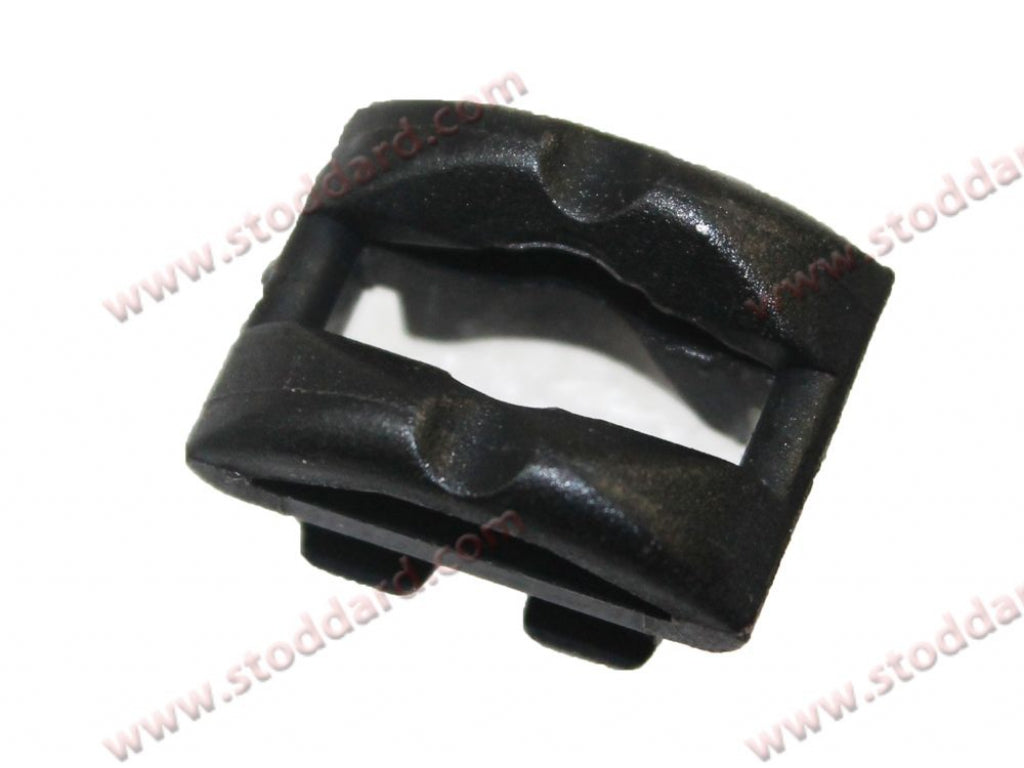 Plastic Clip For Luggage Compartment 911 89-94