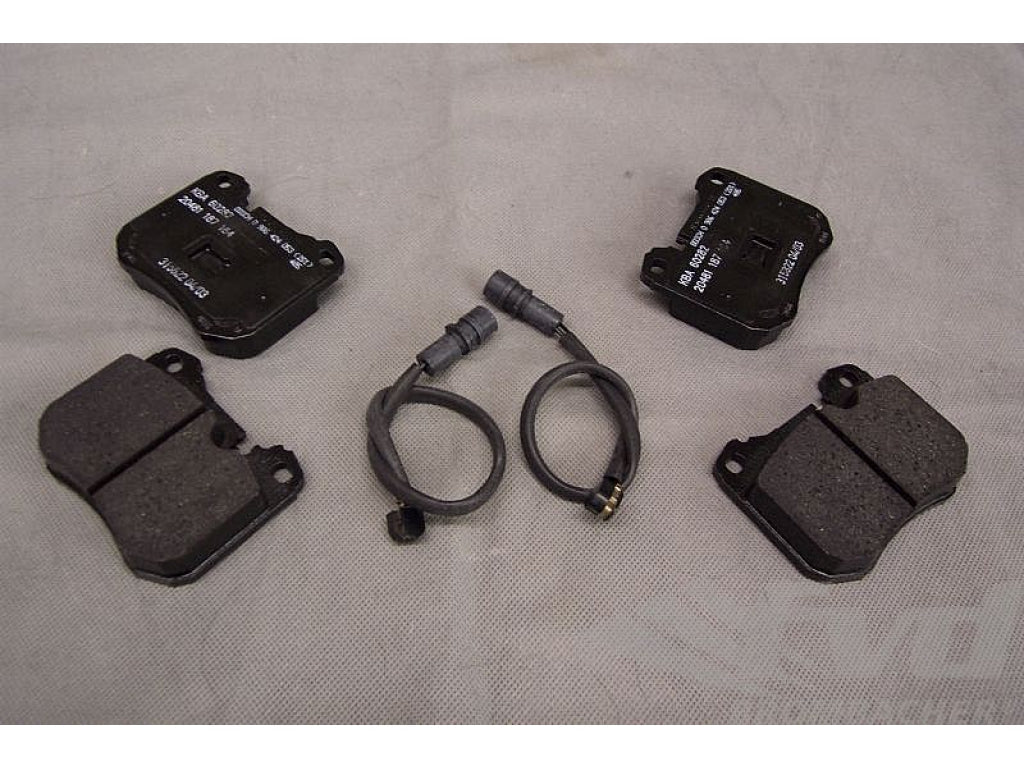 Brake service kit front ( no Discs!) 924,924S,944