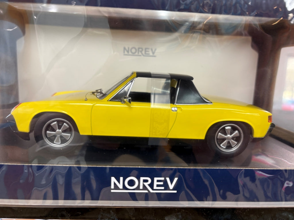 yellow 1:18 914 car model